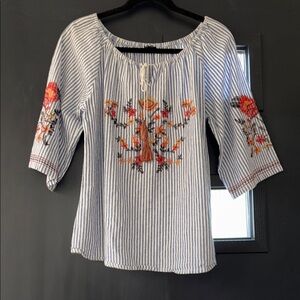 Hannah Embroidered Top Size M PTP 20”